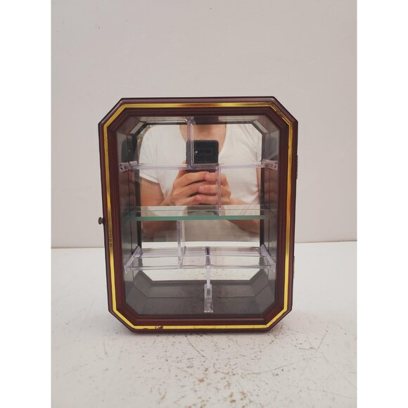 Display cabinet / mahogany / gold corner accents / glass shelf / mirror back / - Picture 2 of 10